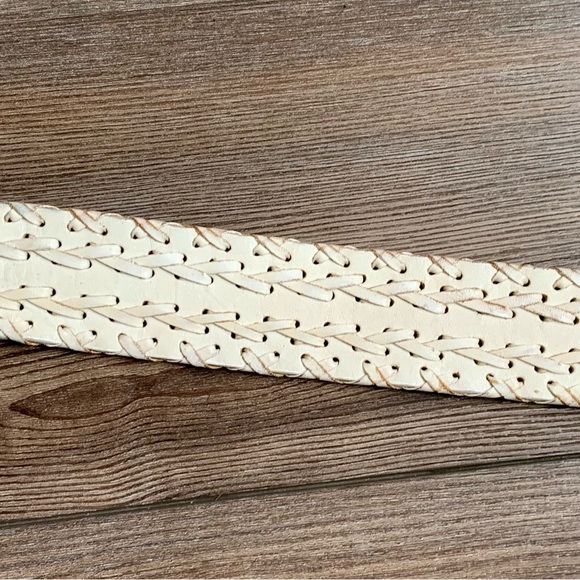 Leather white color belt with brass buckle - Picture 6 of 10